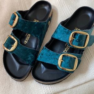 Birkenstock Arizona Big Buckle green velvet- excellent condition!